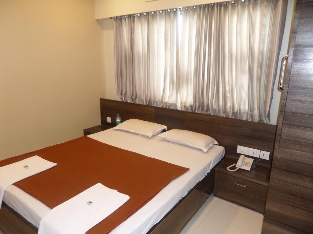 Sai Heera Residency Hotel Shirdi Room photo