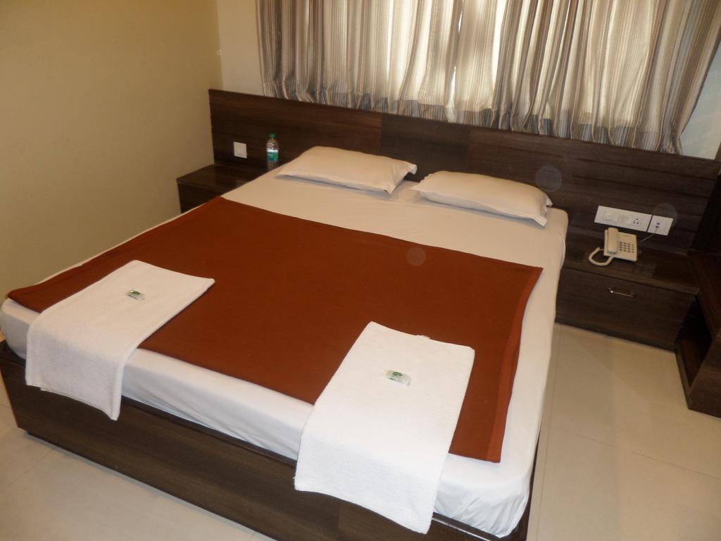 Sai Heera Residency Hotel Shirdi Room photo